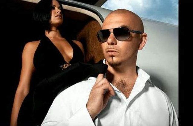 [VIDEO] Pitbull le jigneste pe romance