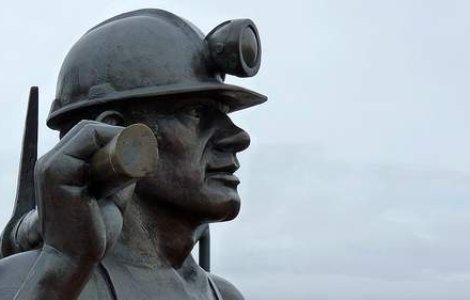 Guvernul ajuta minerii disponibilizati