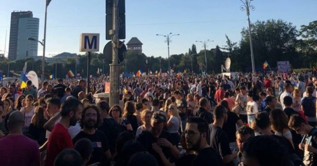 Sapte protestatari de la mitingul din 10 august au fost arestati preventiv pentru agresarea jandarmilor