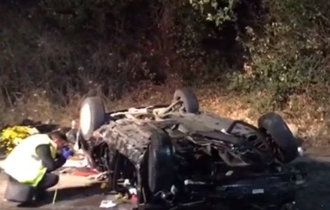 Doi tineri au murit dupa ce au cazut cu masina in gol de pe un pod/ VIDEO