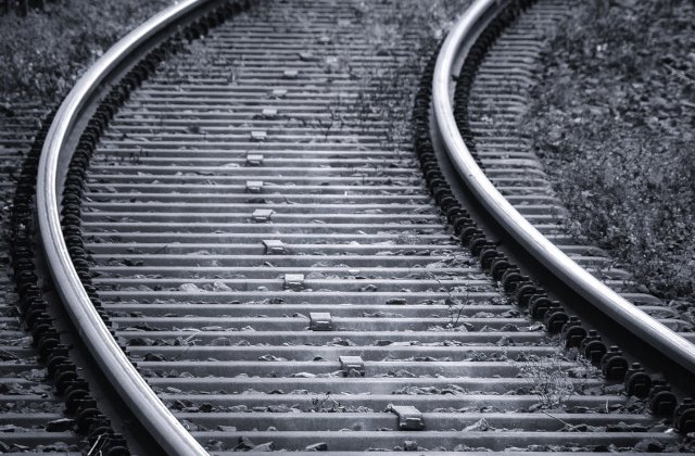 Un barbat a murit, dupa ce s-a aruncat in fata unui tren in halta Ostroveni