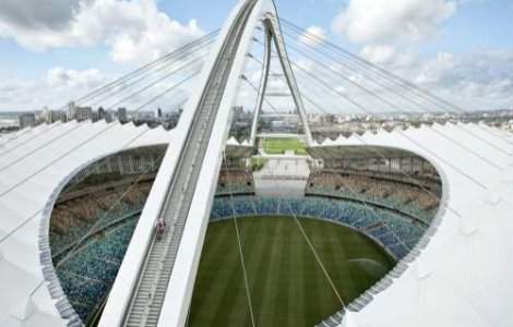  Video  Brian Capper cucereste arcul Stadionului Moses Mabhida