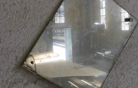 Cum se vad romanii in oglinda?