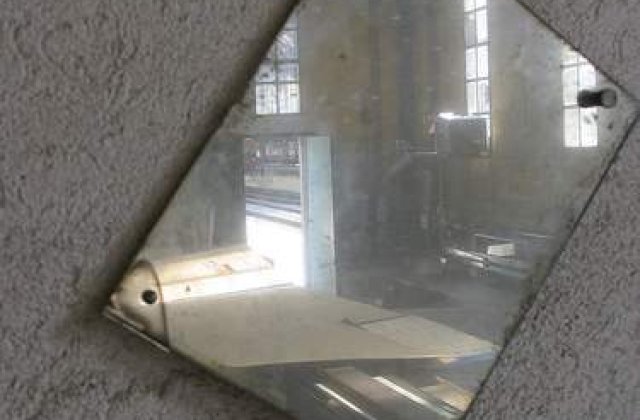 Cum se vad romanii in oglinda?