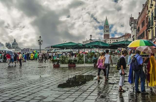 Cod ROSU de ploi si furtuni in Italia