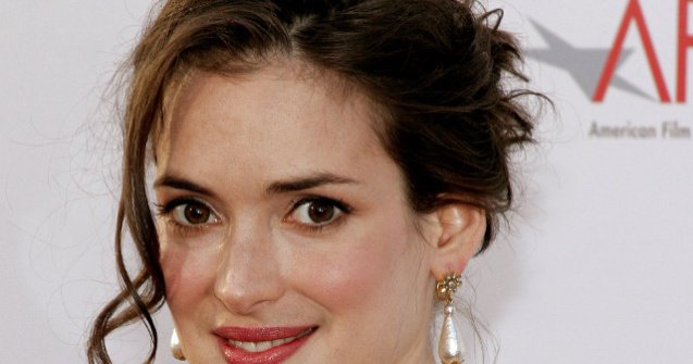  Top  Winona Ryder: 10 lectii de curaj de la actrita careia i s-a spus ca nu este suficient de frumoasa pentru Hollywood