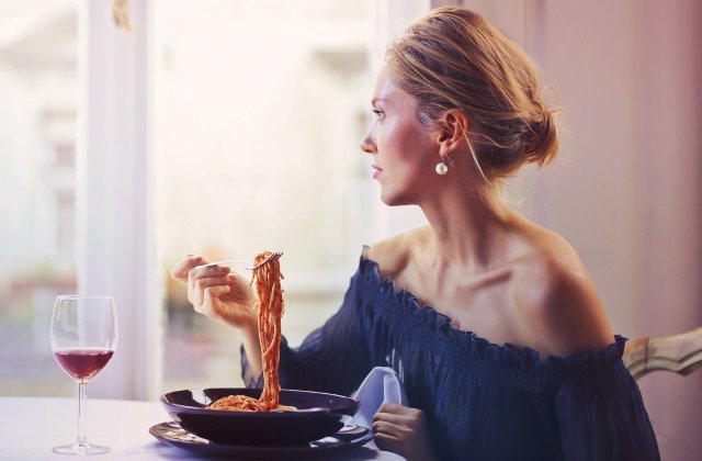 Secrete culinare de top: 10 ingrediente simple care pot schimba total gustul preparatelor obisnuite