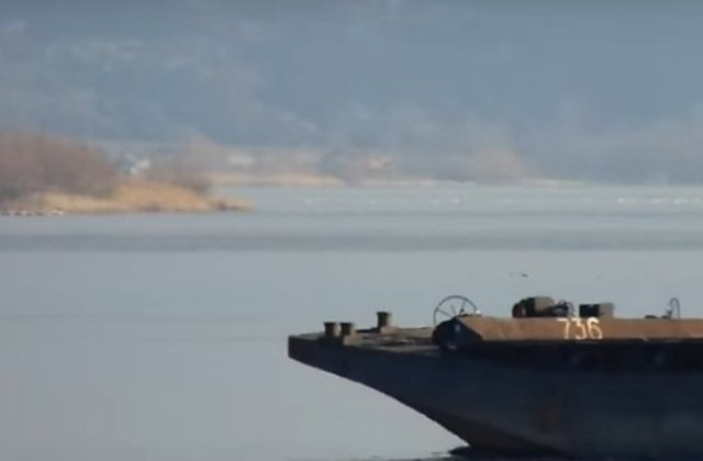 Un barbat a murit, dupa impactul unei barci cu o barja pe Dunare