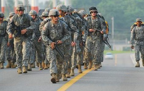 15 camioane NATO, distruse in Pakistan