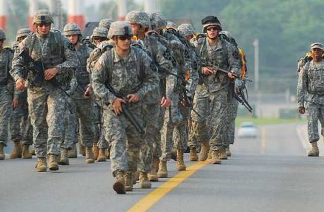 15 camioane NATO, distruse in Pakistan