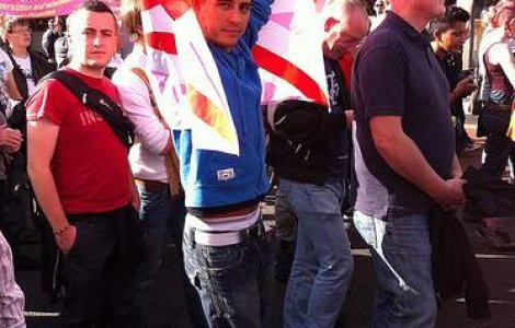 La 11 ani, alaturi de protestatarii din Marea Britanie