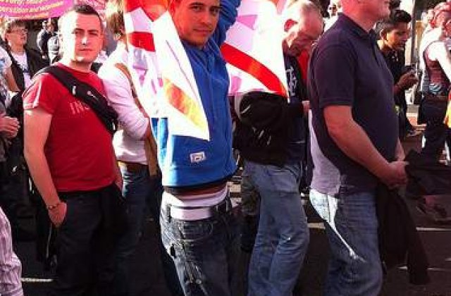 La 11 ani, alaturi de protestatarii din Marea Britanie