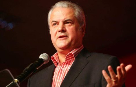 Nastase: Basescu are un hobby - Incalcarea Constitutiei