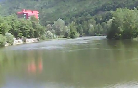 Un barbat a murit inecat in raul Olt