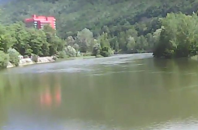 Un barbat a murit inecat in raul Olt