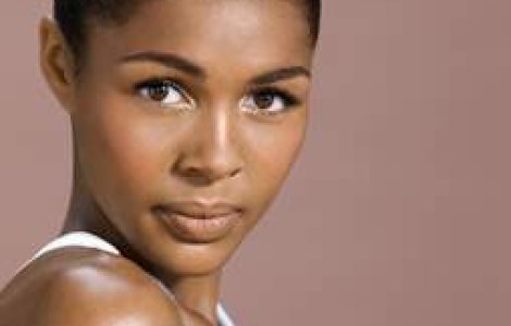 La B'ESTFEST se canta soul: Fiica unui nigerian si a unei romance, AYO pentru prima data la Bucuresti!