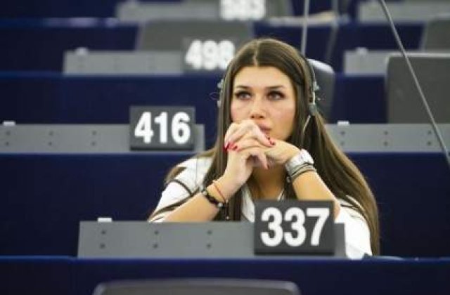 [VIDEO] Elena Basescu, "Elena Ceausescu" a PE