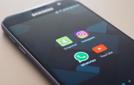 Momo Challenge: Un parinte da in judecata YouTube, WhatsApp si statul francez dupa moartea fiului sau