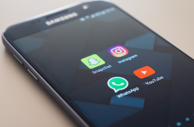 Momo Challenge: Un parinte da in judecata YouTube, WhatsApp si statul francez dupa moartea fiului sau