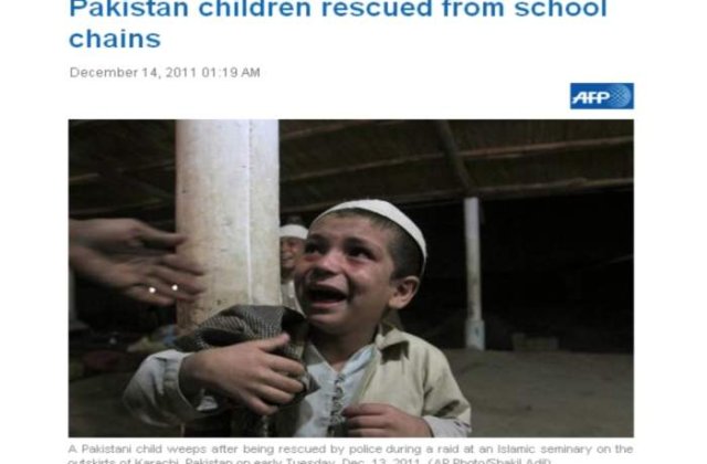 [VIDEO] Se intampla in Pakistan: Copii tinuti in lanturi si "instruiti" pentru razboi