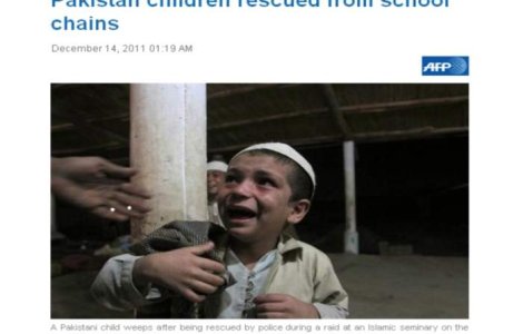  Video  Se intampla in Pakistan: Copii tinuti in lanturi si "instruiti" pentru razboi