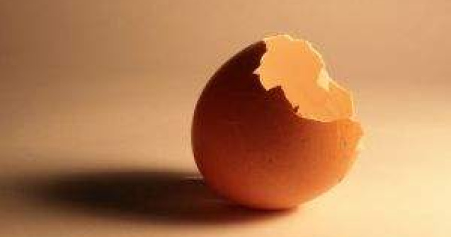 Comercializarea oualor de la "gaini stresate", intrezisa din 2012