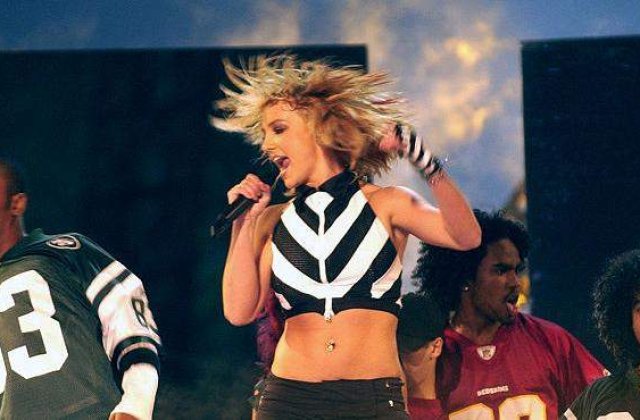 Se logodeste Britney Spears?