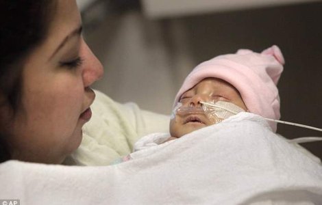  Video  Copilul miracol: La nastere a cantarit cat o cutie de suc