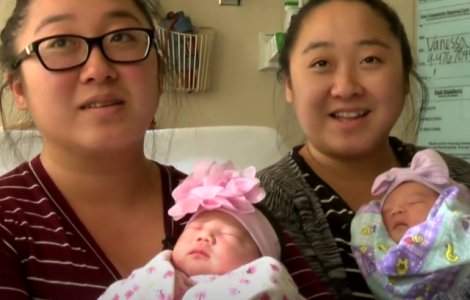 Doua surori gemene din SUA au nascut in aceeasi zi