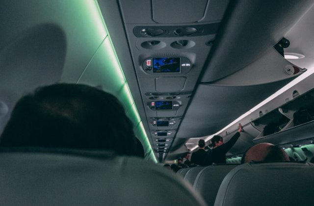 Pasagerii unei curse aeriene, revoltati de mirosul emanat de un fruct durian aflat in cala avionului