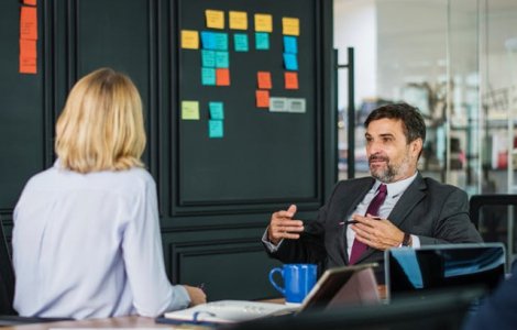  Top  7 semne evidente care iti arata ca seful tau nu te place