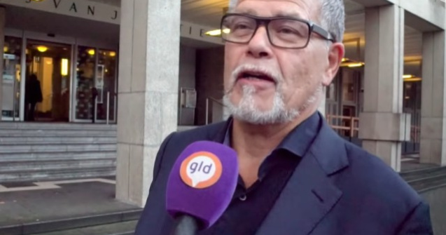 Un barbat vrea sa isi schimbe varsta pentru a avea succes pe Tinder