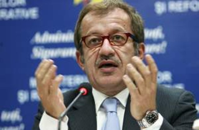 Ministrul italian de interne a angajat romani la negru