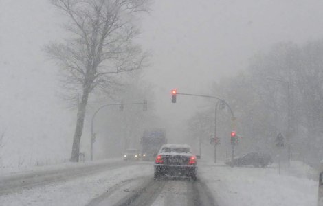 Bihor: Traficul rutier a fost blocat de zapada