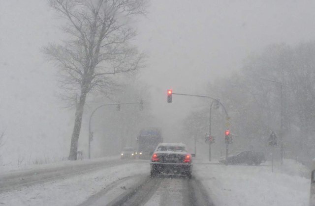 Bihor: Traficul rutier a fost blocat de zapada