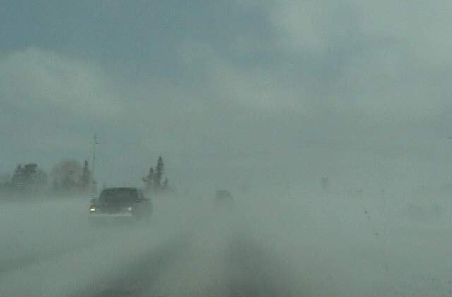 Bistrita: Viscolul ingreuneaza circulatia in Pasul Tihuta