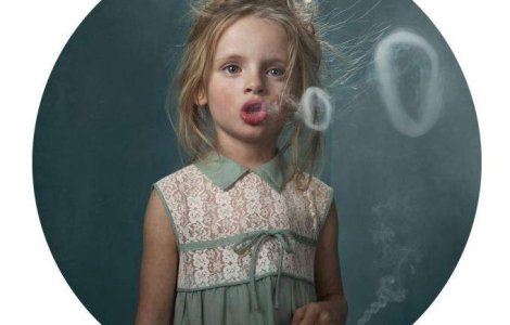 Galerie foto socanta: "Copii fumand"