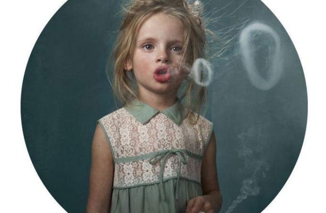 Galerie foto socanta: "Copii fumand"