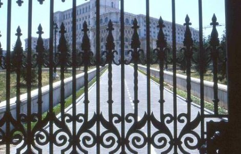 Ce ne ureaza politicienii de Sarbatori?