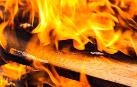 Incendii violente in California, soldate cu 9 morti. Lady Gaga, Alyssa Milano si Kim Kardashian, nevoite sa-si abandoneze locuintele