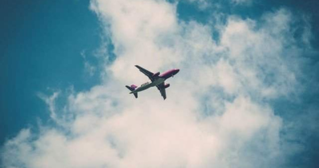 Momentele cheie in care romanii pot rezerva bilete de avion si calatori, facand economii de pana la 56%