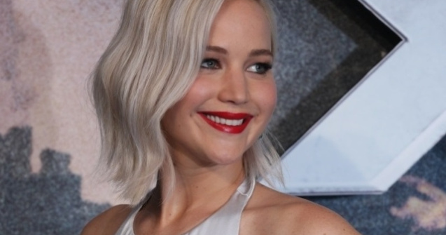 Top  10+ schimbari de look si aparitii ale actritei Jennifer Lawrence din ultimii zece ani care au atras atentia tuturor