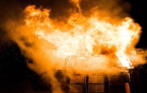 Incendii in California: Vantul intens contribuie la propagarea flacarilor care au ucis 31 de persoane/ VIDEO