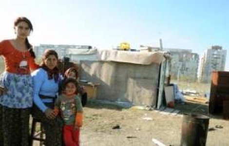 Ziua dezrobirii: Basescu vrea emanciparea romilor si egalitate intre cetatenii tarii