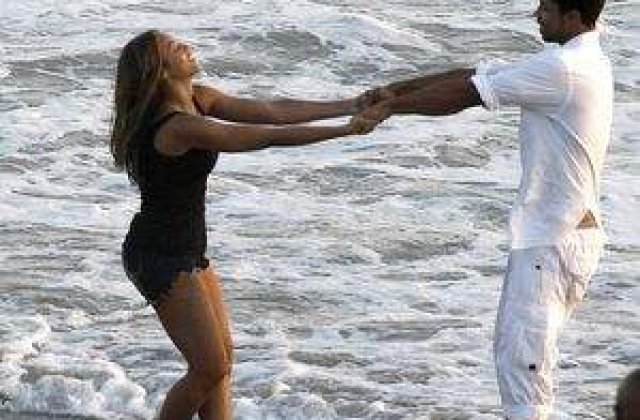 Beyonce il face gelos pe Jay-Z