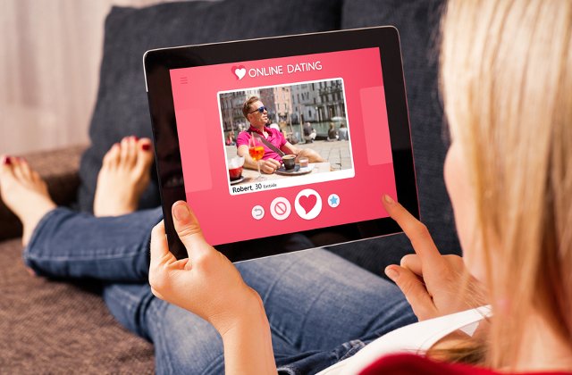 Mersul la cofetarie e demodat. 6 "strategii" moderne folosite astazi pentru a-ti intalni perechea