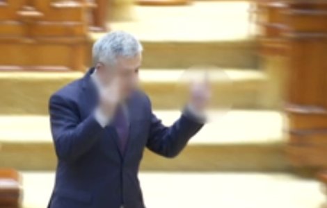 Gest obscen in Parlament. Iordache le-a aratat degetul mijlociu de la ambele maini parlamentarilor din Opozitie/ VIDEO