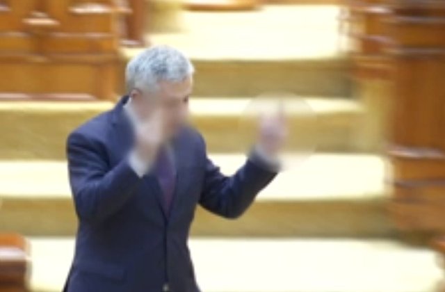 Gest obscen in Parlament. Iordache le-a aratat degetul mijlociu de la ambele maini parlamentarilor din Opozitie/ VIDEO