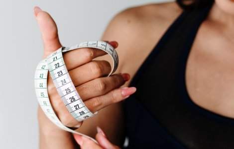 Studiu: O dieta saraca in carbohidrati poate ajuta la scaderea greutatii cu "10 kilograme dupa trei ani"