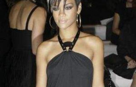 Rihanna rupe tacerea